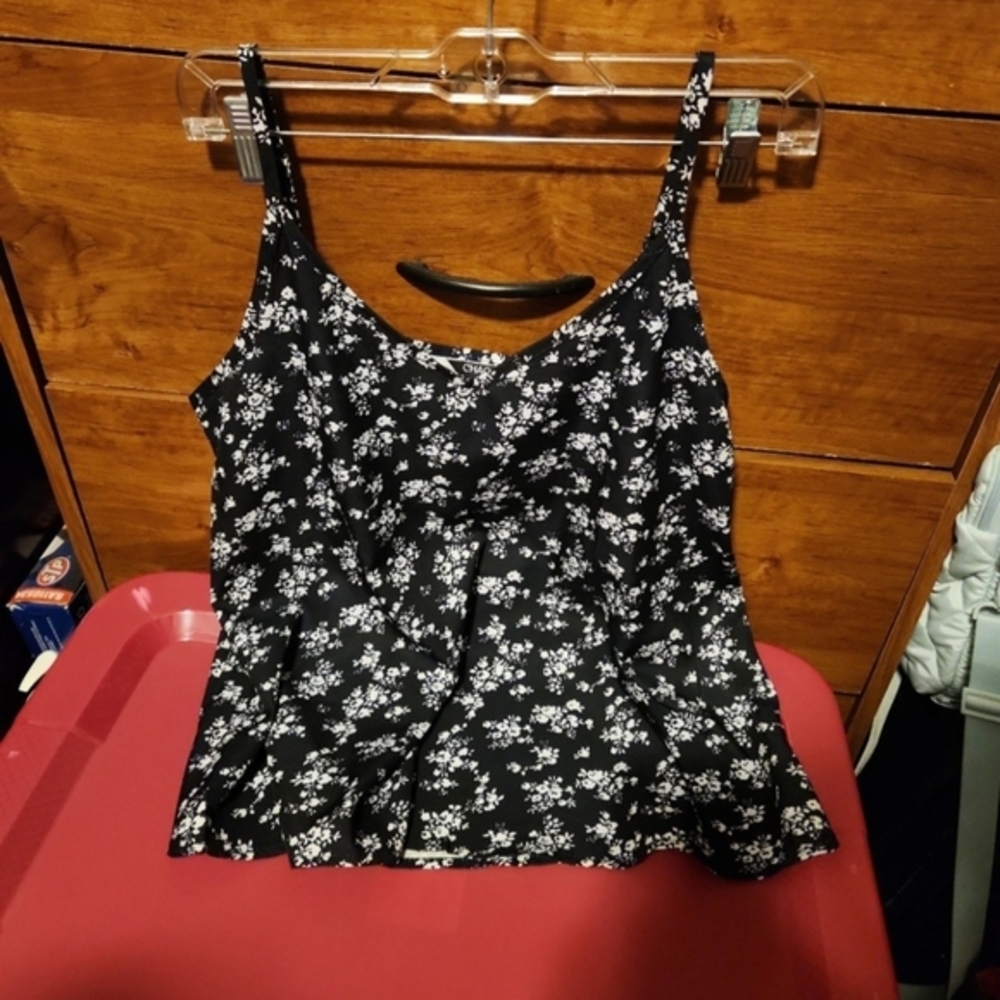 Spaghetti strap tank‎ top